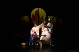 Mulan, un conte moderne et musical À partir de 5 ans Écrit par Guillaume Bouchède et Frédéric Chevaux Mis en scène par Guillaume Bouchède, MOLIÈRE du jeune public 2025 Theatre des Beliers