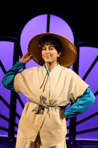 Mulan, un conte moderne et musical À partir de 5 ans Écrit par Guillaume Bouchède et Frédéric Chevaux Mis en scène par Guillaume Bouchède, MOLIÈRE du jeune public 2025 Theatre des Beliers