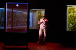 La Zone Indigo - Theatre des Beliers - de Mélody Mourey . Avec : Azad Boutella, Ariane Brousse, Guillaume Ducreux, Olivier Faliez, Marie Montoya, Lara Tavella